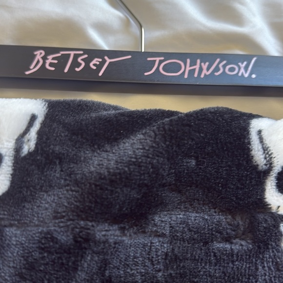 BETSEY JOHNSON Skull Hearts Lips Black  Plush Throw‎ Blanket - Picture 4 of 5